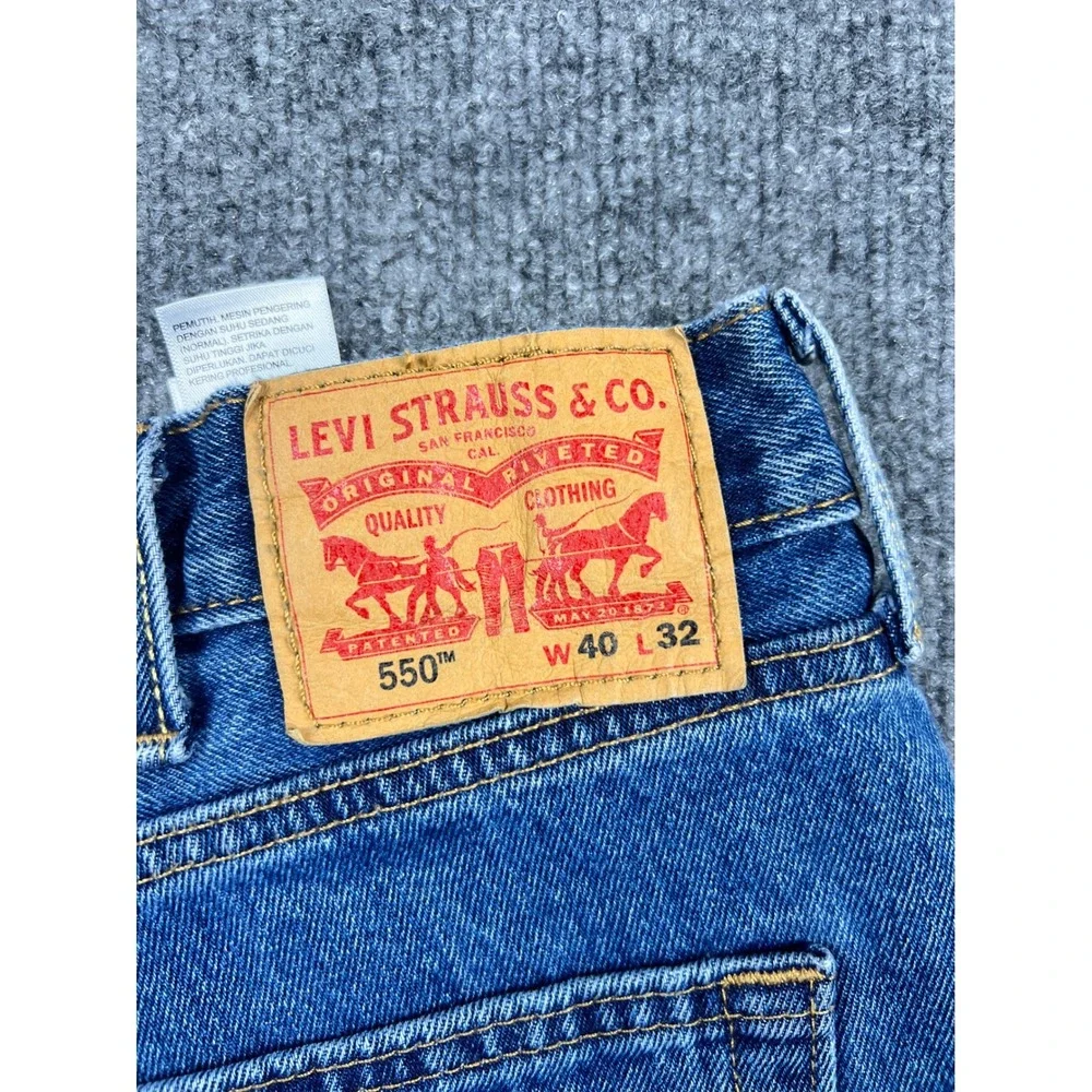 Levis 550 Relaxed Fit Tapered Leg Jeans Mens 40x32 Medium Wash Denim 5-Pocket